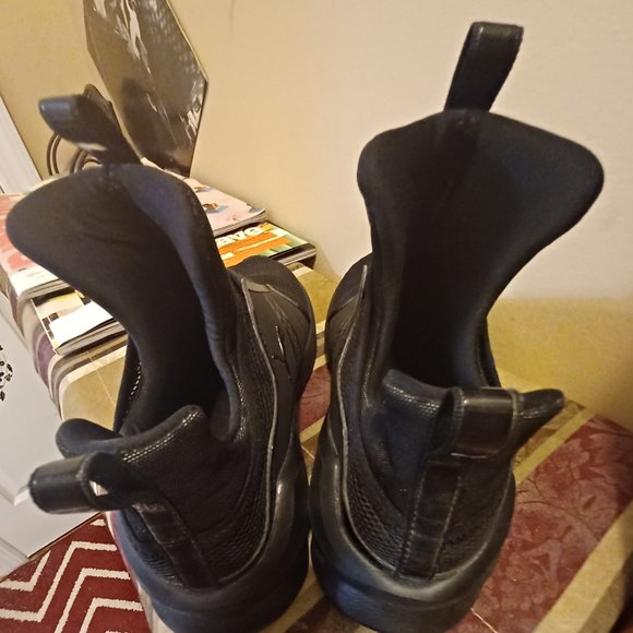 COMFY-SUPER LIGHTWEIGHT PUMAS!(mid/ankle top/booties style) - Picture 3 of 5